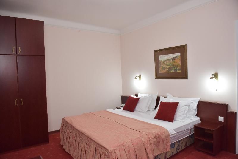 Palace 4*